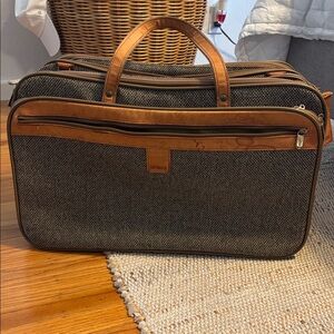Vintage Hartmann tweed carry on luggage. EUC.